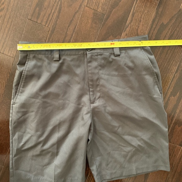 MENS’ IZOD GOLF SHORTS - Picture 5 of 7